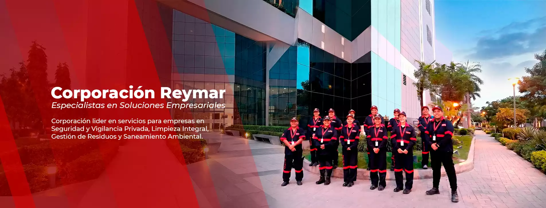 Equipo de Corporación Reymar brindando limpieza integral en Perú