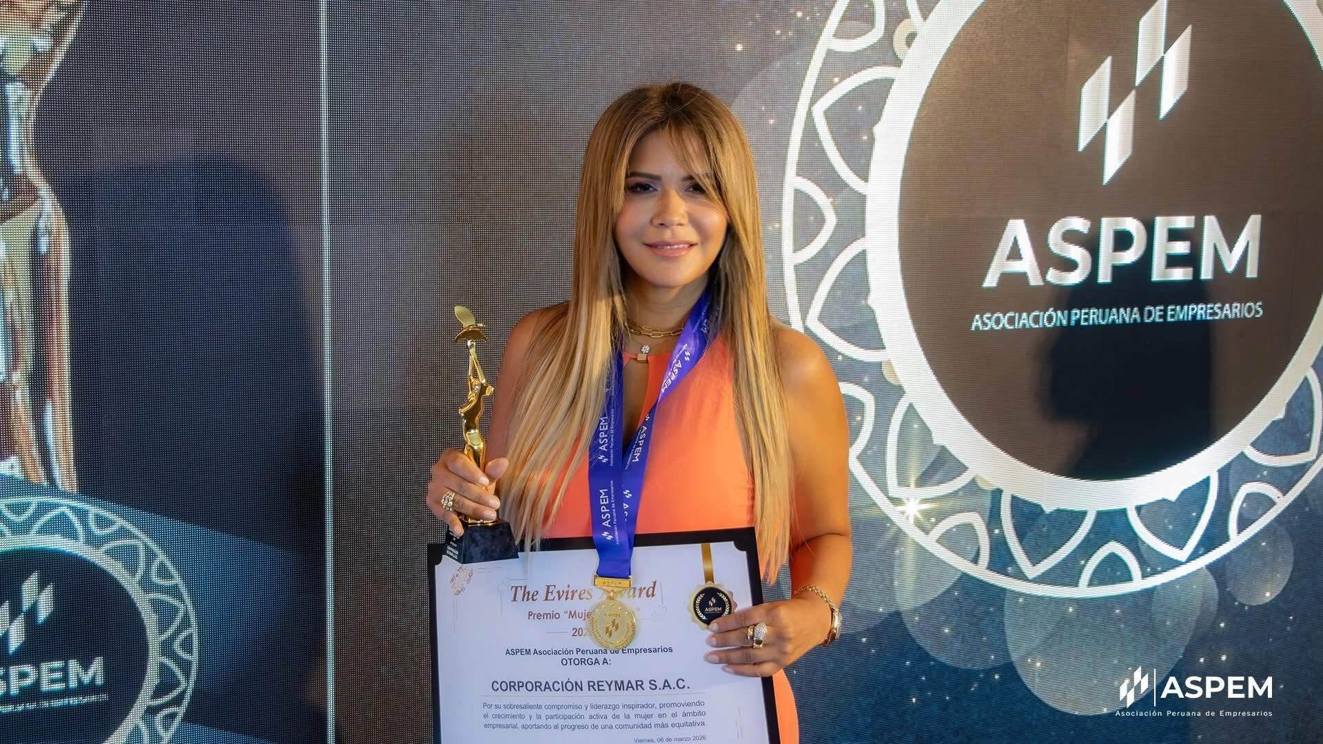 Marylyn Reyes reconocida con el premio de Mujer Exitosa 2026 de ASPEM